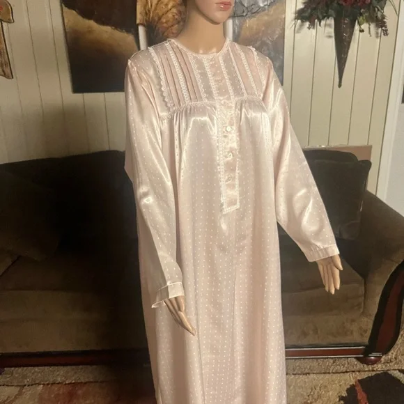 Vintage~ Christian Dior ~Size Large Pink Elegant Nightgown